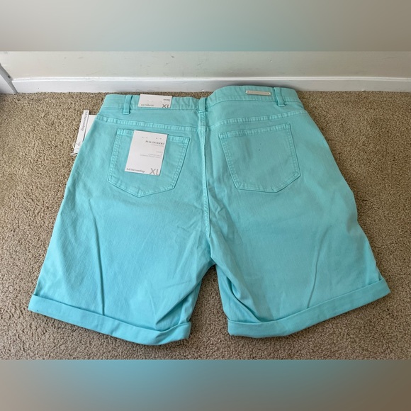 Soft Surroundings • Women’s The Ultimate Denim Shorts - Picture 2 of 9